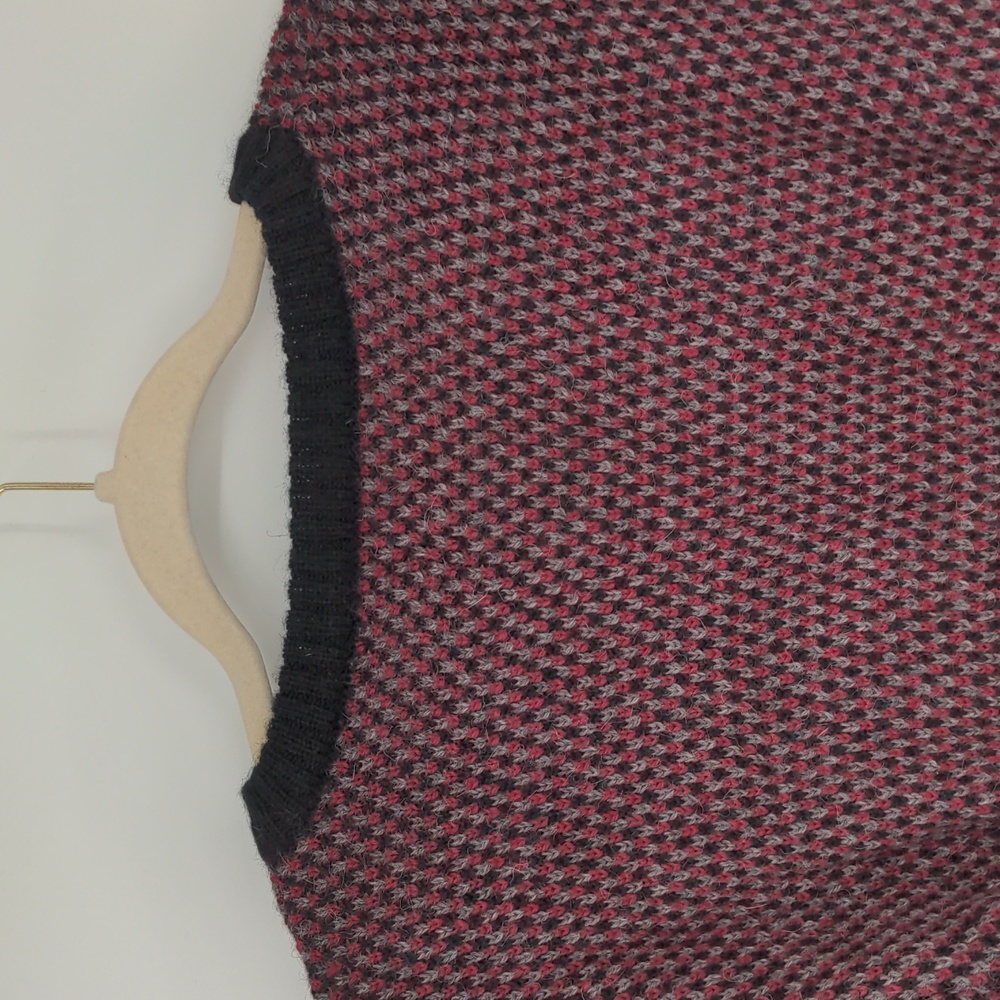 Tumi Knits Men's Alpaca Sweater Red Black Plaid Checkered Size Medium V Neck - Picture 12 of 14